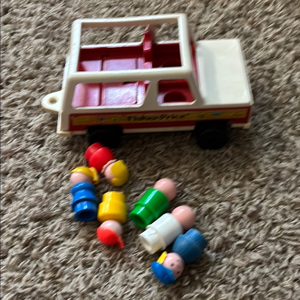 Fisher Price 1979 Little People Family Car Model 992 with 6 figures